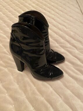 Burberry patent black 3.5 inch heels ladies size 6.5